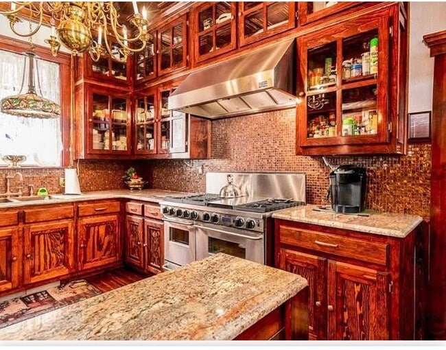 Building Photo - 1125 N Greenwood St