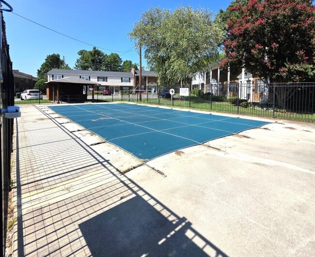 Building Photo - 1002 Willow Dr