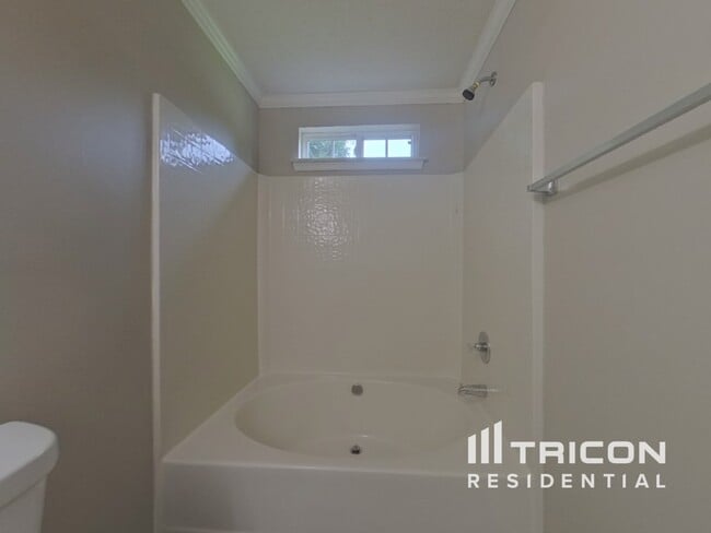 Building Photo - 149 Lantana Dr