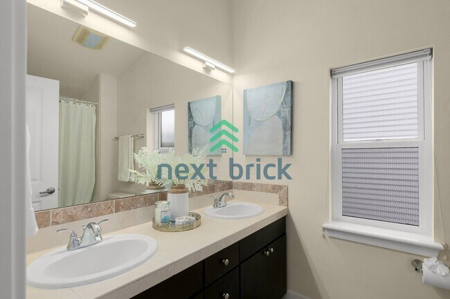 Building Photo - 2 BED 2 BATH TOWNHOME FOR RENT