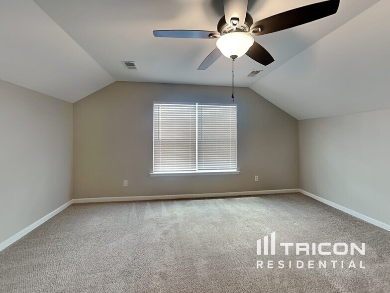 Building Photo - 364 Eastfair Dr