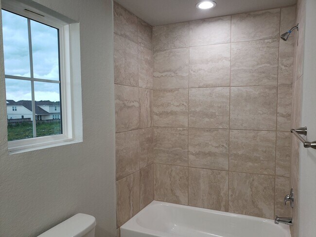 Building Photo - Townhome for rent