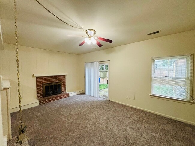 Building Photo - 124 Camelot Ct