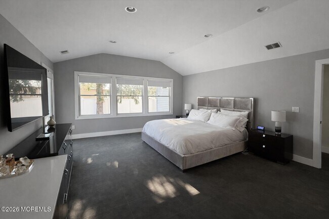 Building Photo - 11 Woodland Dr