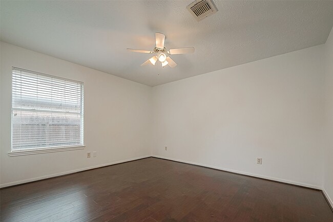 Building Photo - 4431 Duesenberg Dr