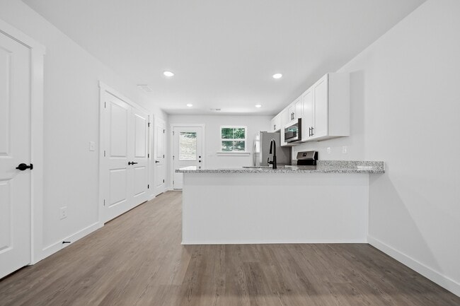 Building Photo - Hickory Duplex 131