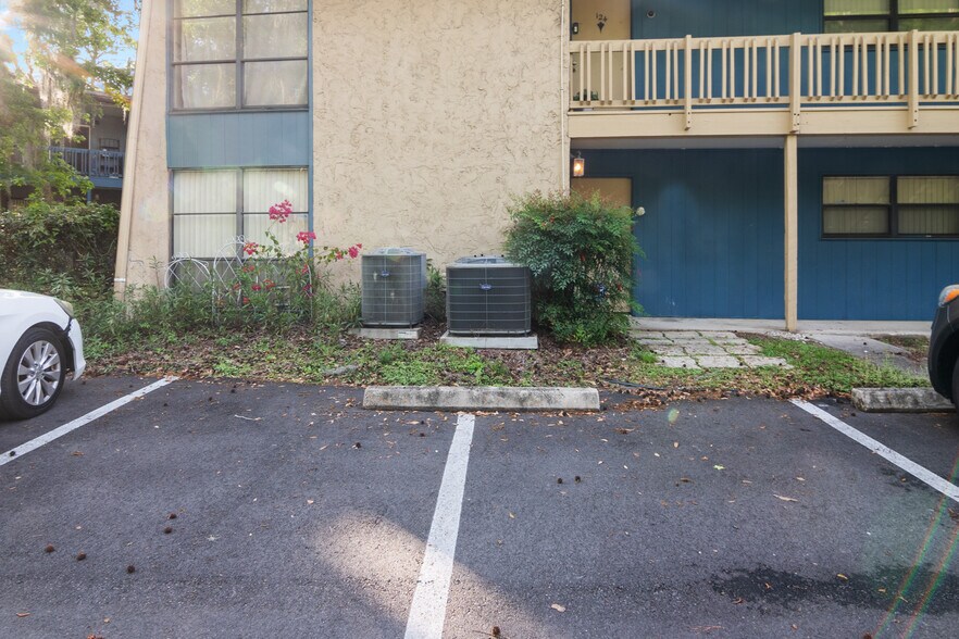 Building Photo - 2811 SW Archer Rd