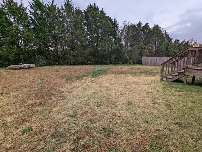 Building Photo - Columbia Great Family Home - Available July 6