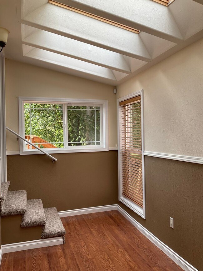 Building Photo - Beautiful House in Desirable South Gateway...