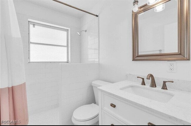 Building Photo - 1661 Coronado Rd