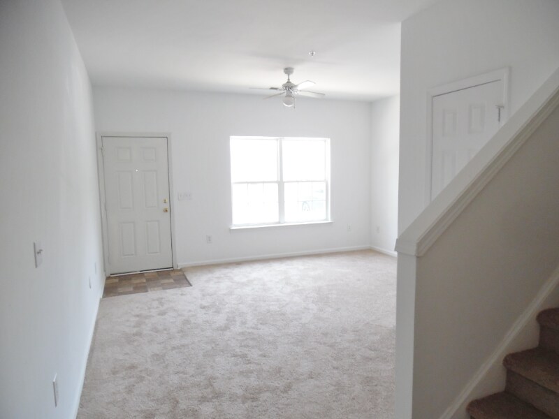 Building Photo - 118 University Village Dr