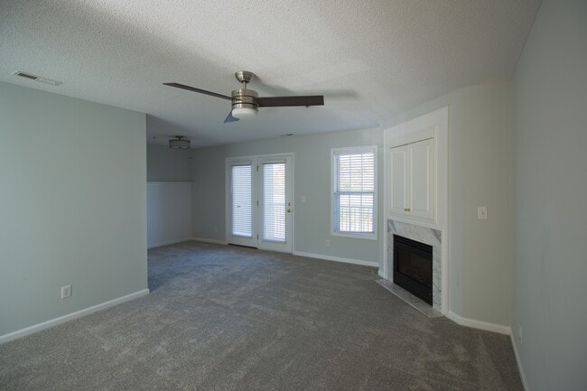 Separate dining room space - 5005 Hunters Trl