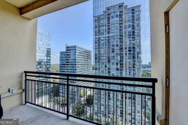 Building Photo - 3445 N Stratford Rd NE