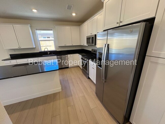 Building Photo - 1484 W Sunset Way