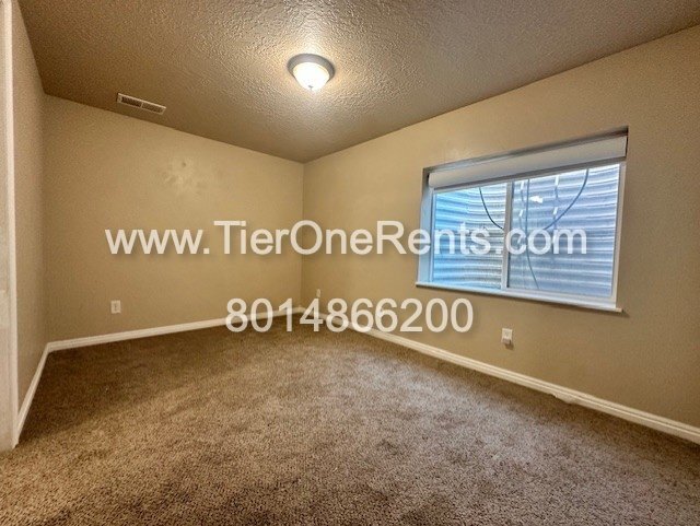 Building Photo - This property offers a NO DEPOSIT option available for qualified renters!