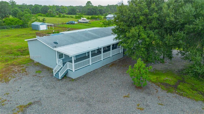 Building Photo - 755 N Quebrada St