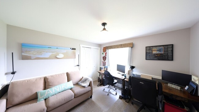 Building Photo - 3 Bed 3 Bath - Upgrades Throughout - Matur...
