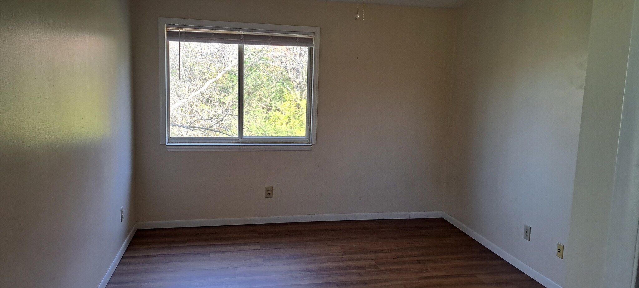 Building Photo - 120 Creekwood Dr