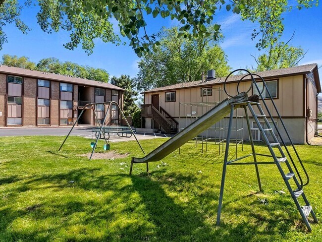 Building Photo - 1355 N Redwood Rd