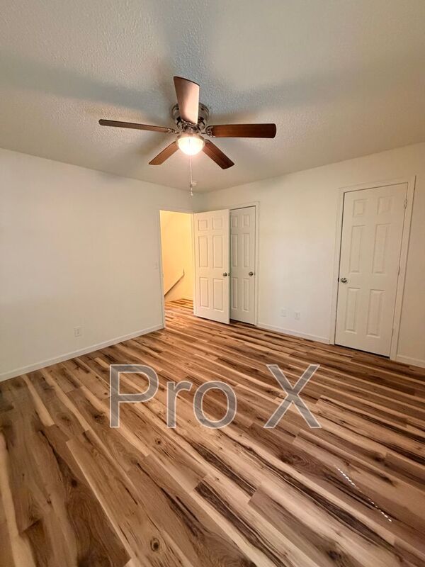 Building Photo - 504 N Betty Jo Dr