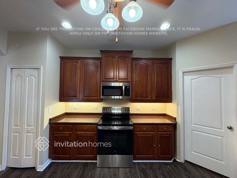 Building Photo - 27609 Edenfield Dr