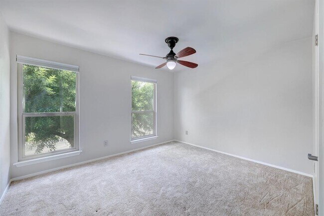 Building Photo - 10408 Doering Ln