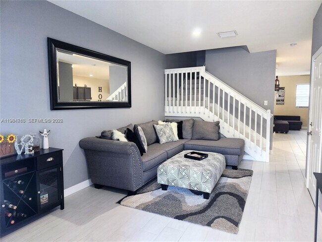 Building Photo - 11887 SW 150th Pl