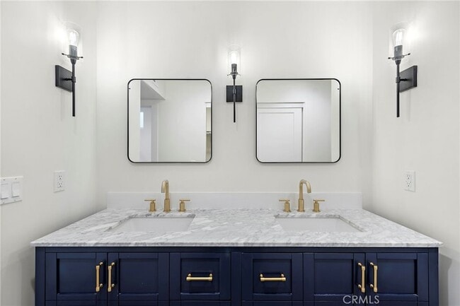 Building Photo - 411 Goldenrod Ave