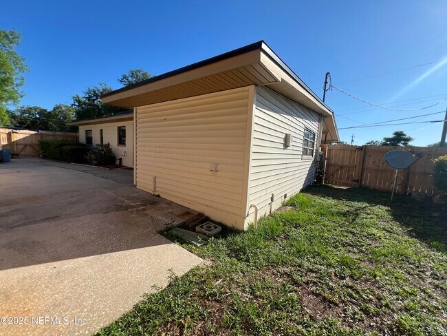 Building Photo - 11356 Renne Dr