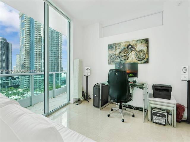 Building Photo - 900 Biscayne Blvd
