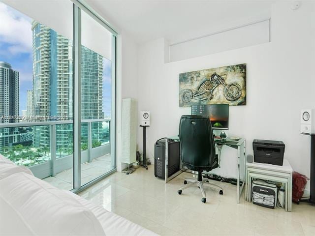 Building Photo - 900 Biscayne
