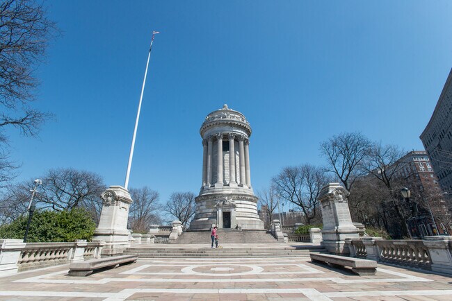 Building Photo - 230 Riverside Dr