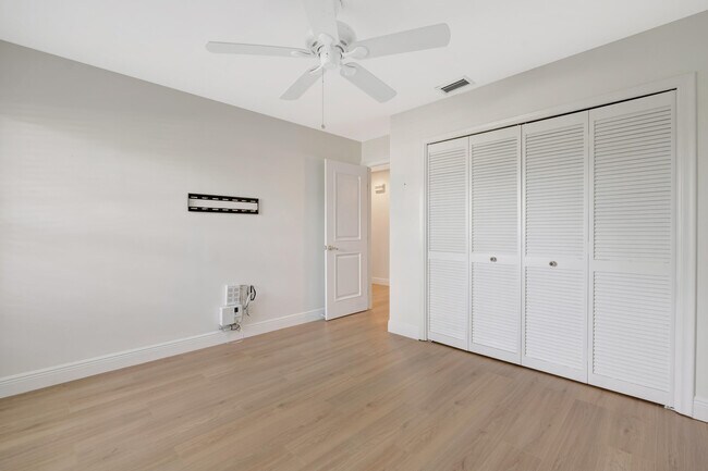 Building Photo - 13692 Cross Pointe Dr