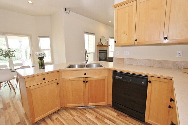 Building Photo - Your New Home Awaits in Bolder Creek! 4bed...
