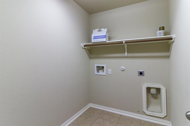 Building Photo - 8250 Arezzo Dr