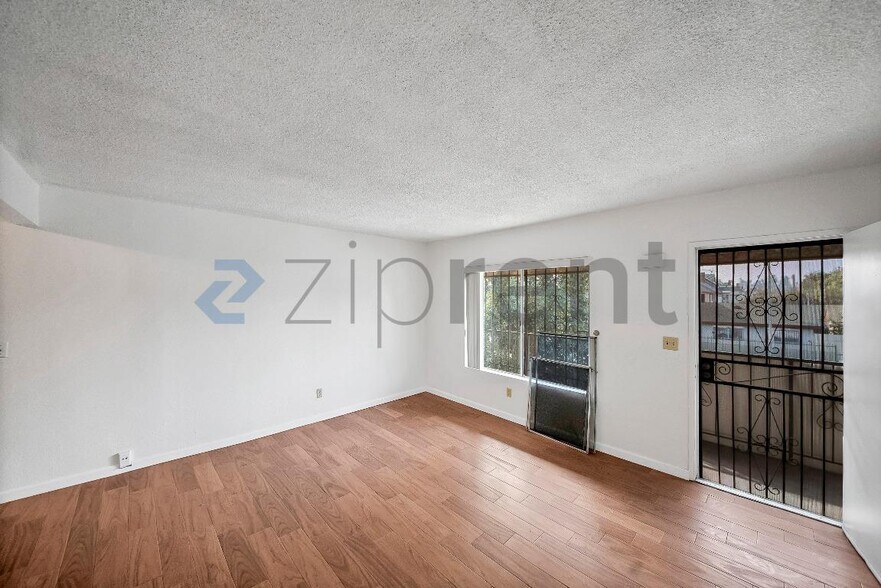 Building Photo - 2458 Normandie Ave