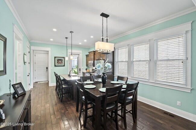 Building Photo - 10910 Kings Crown Dr
