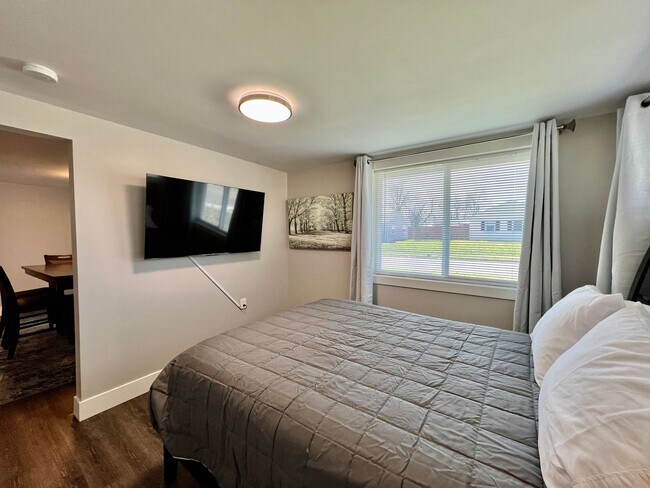 Building Photo - Quaint 4 Bedroom furnished Ranch Home in Mason Ohio