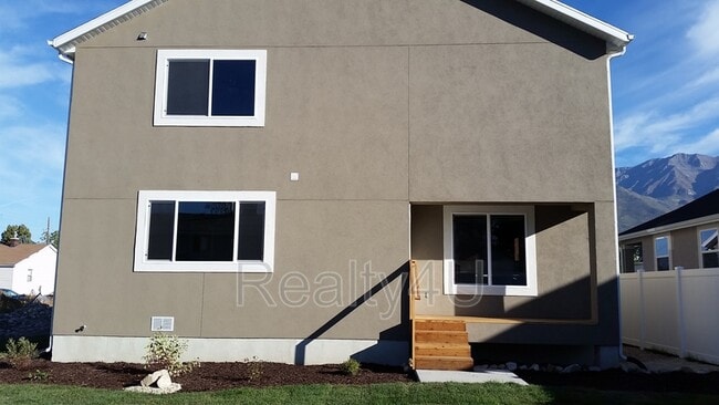 Building Photo - 34 E 300 N