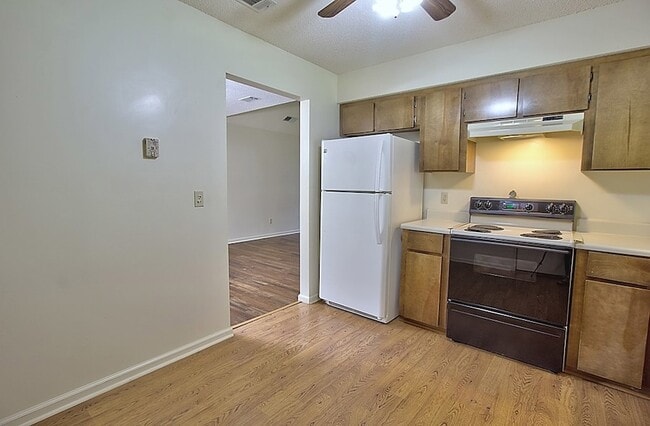 Building Photo - 784 Inwood Dr