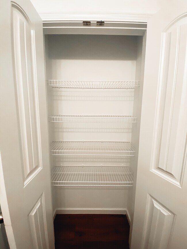 Building Photo - 241 Mary High Dr