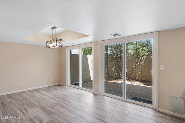 Building Photo - 6503 N 10th Pl