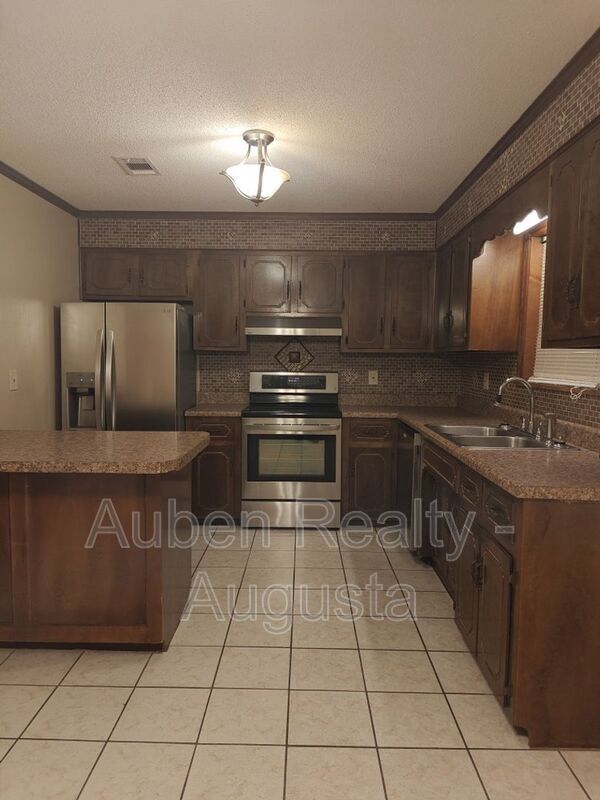 Building Photo - 3718 Byrd Rd