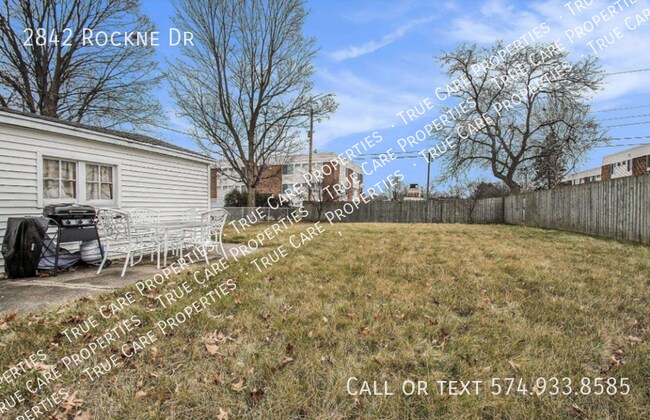 Building Photo - 2842 Rockne Dr