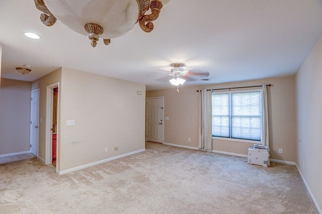 Building Photo - 2108 Pleasant View Dr