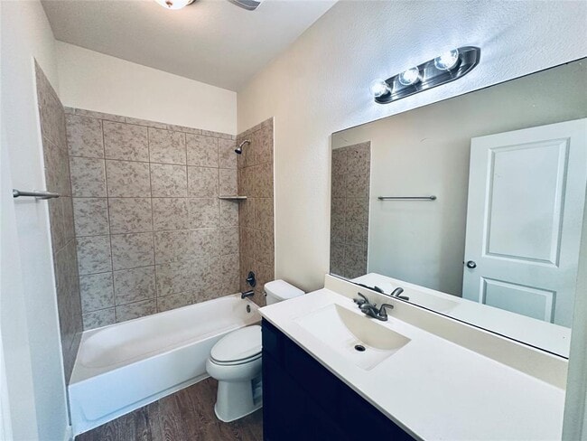 Building Photo - 2216 Creekside Ln