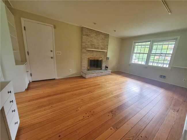 Building Photo - 44 Roby Dr