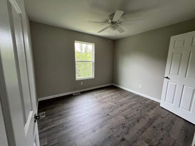 Building Photo - Newer Home in Lake Labadie Subdivision