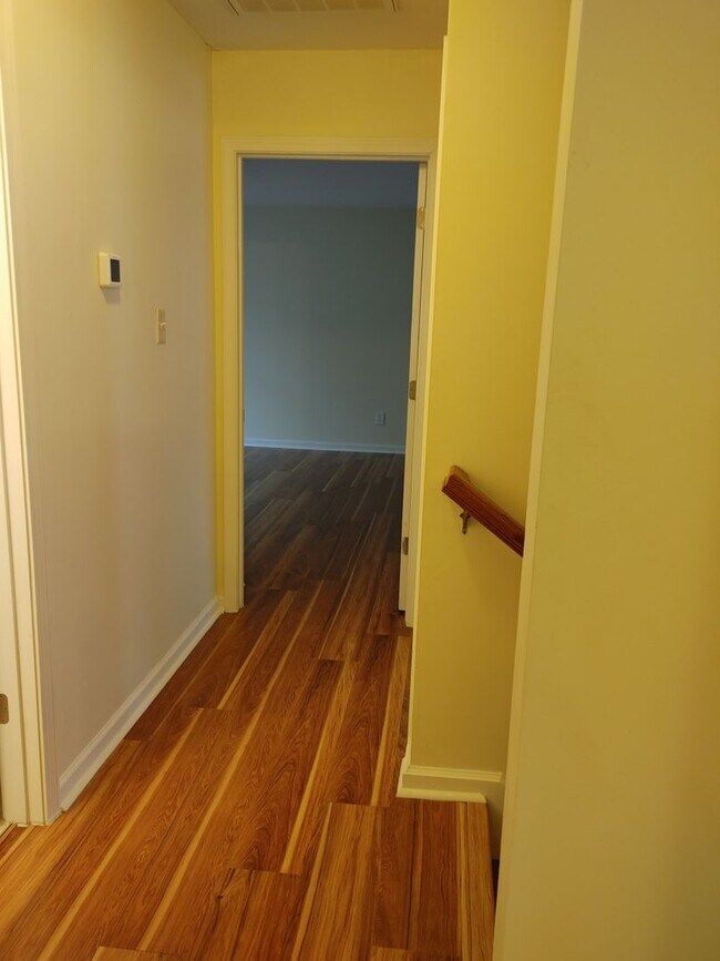 Building Photo - West Knoxville 37909 - Beautiful & newly remodeled with 4 bedroom, 3.5 baths - Call Sharon Arnwin...
