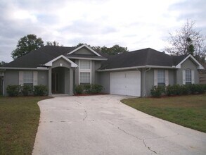 Building Photo - **COMING SOON** Large Three bedroom in Orange Park